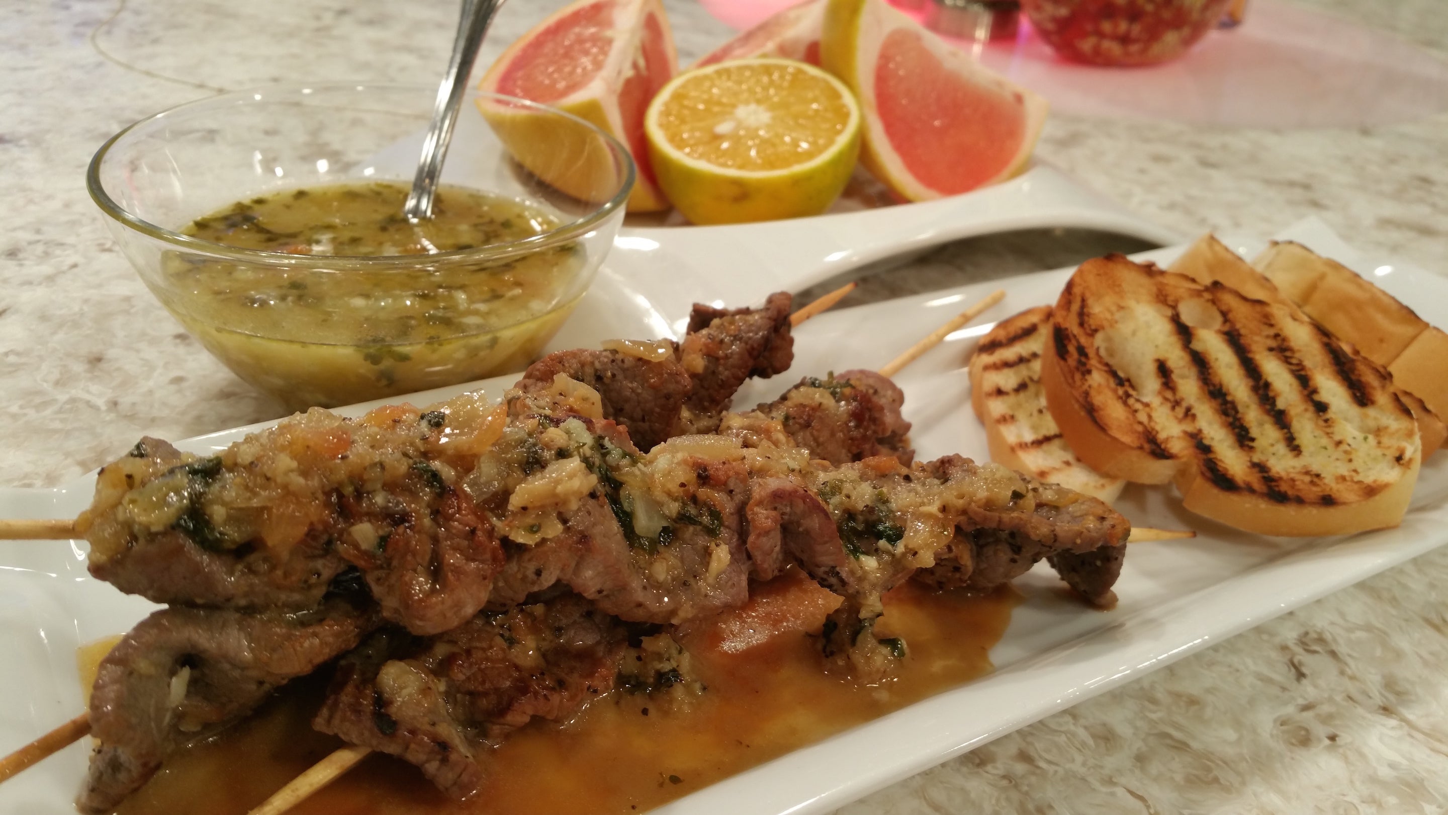 Pinchos de churrasco al mojo
