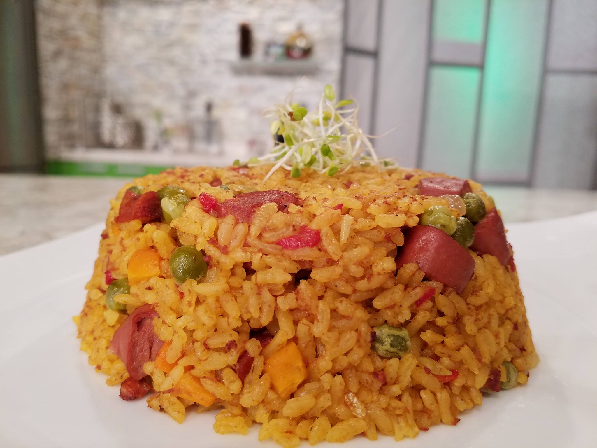 Arroz con salchicha, jamonilla y salchichón