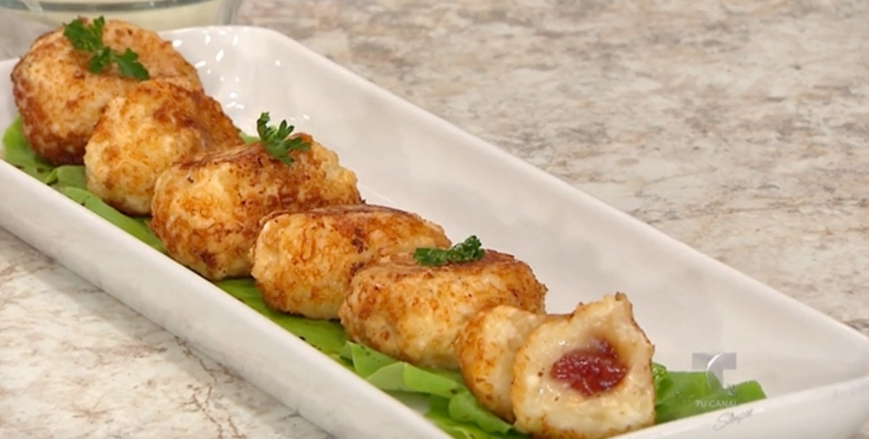 Bolitas de queso del país rellenas de guayaba
