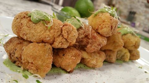 Chicharrones de pescado con harina de maíz