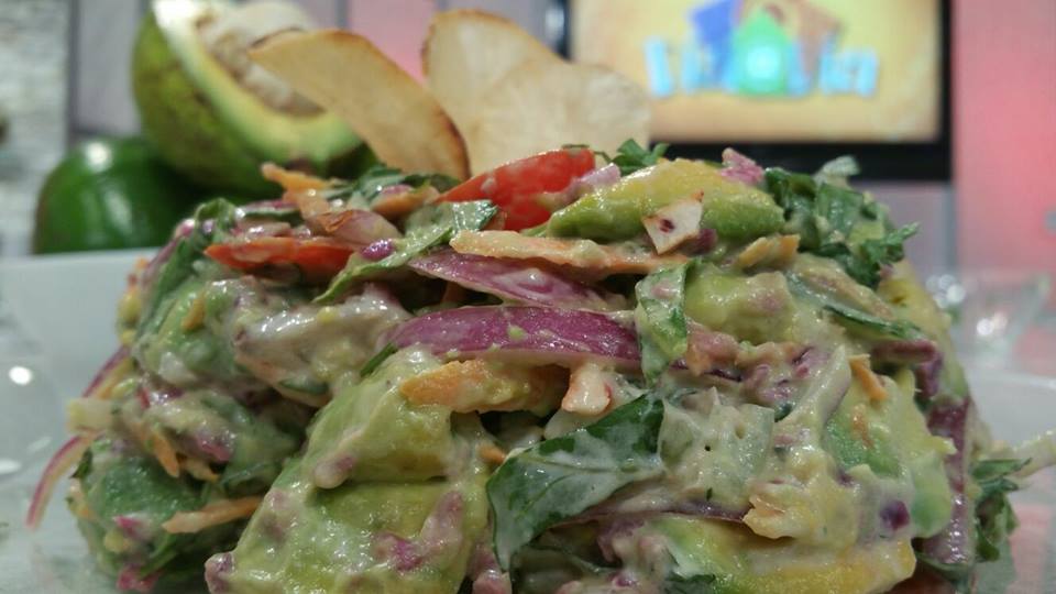 Ensalada aguacate con aderezo de limón