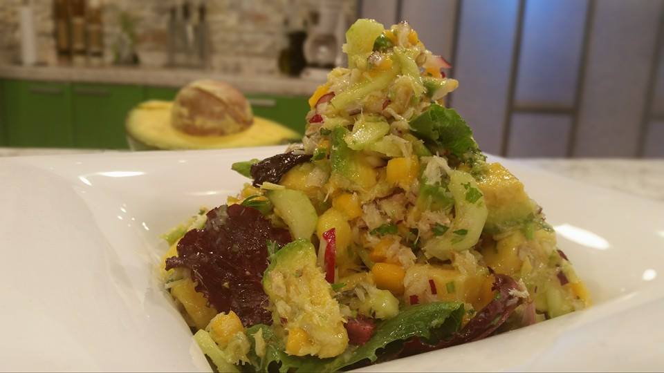 Ensalada apio, aguacate y bacalao