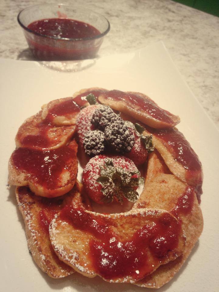 Tostadas francesas con mermelada de fresas