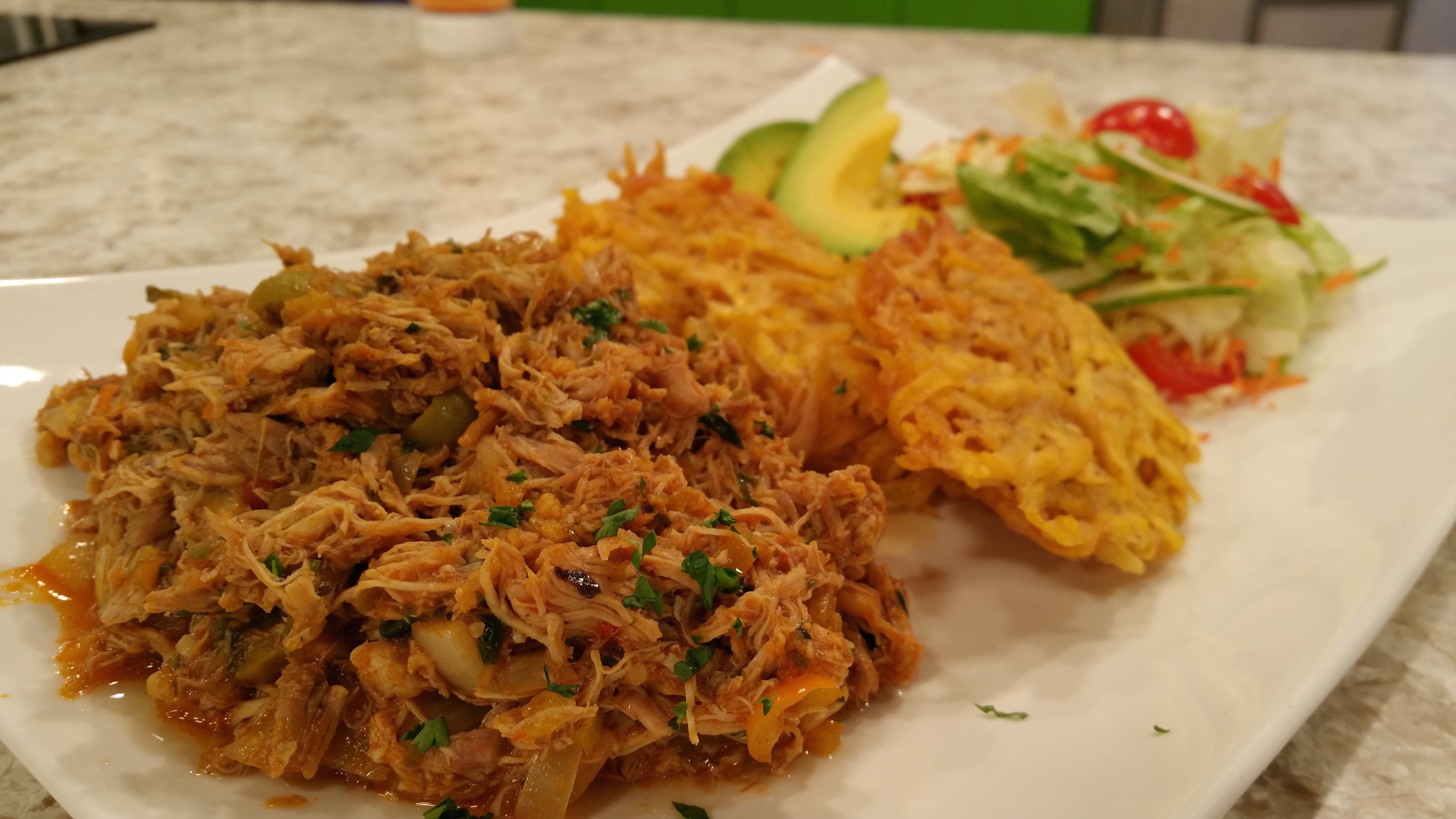 Ropa vieja de pollo boricua